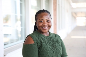 Headshot of Sharnae Hudson.